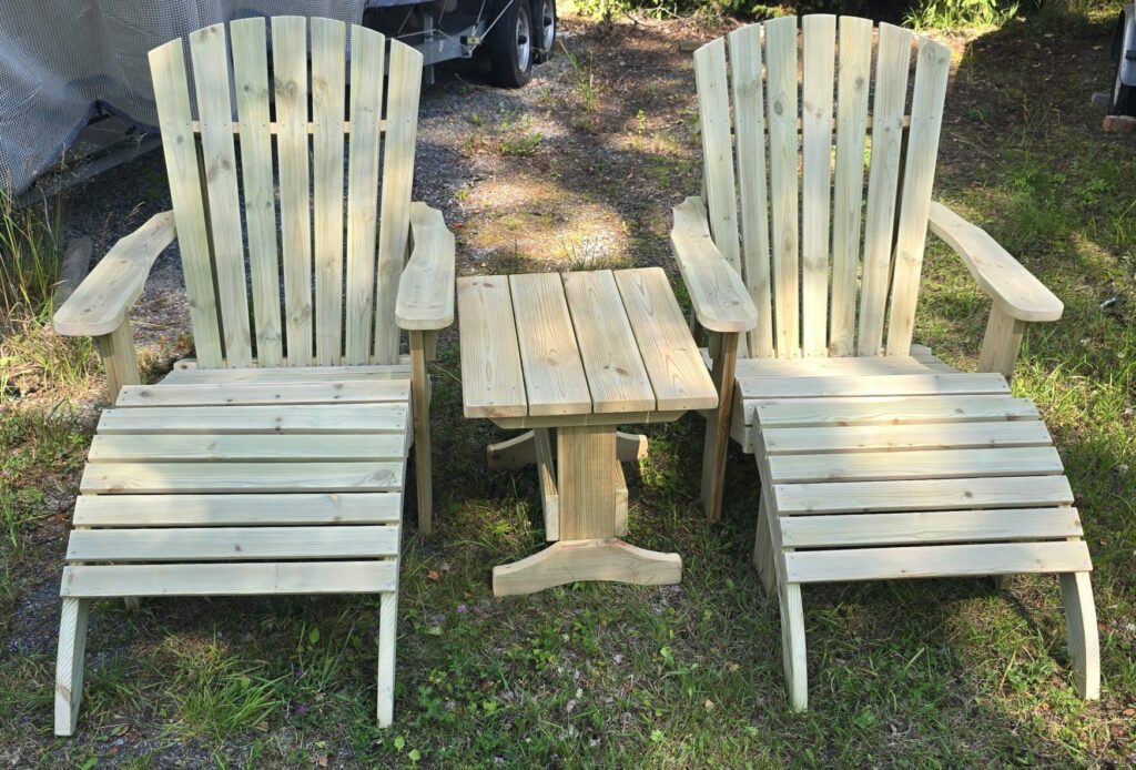 Home Adirondack Classic från Roslagsdesign klassiska stolar i adirondack stil.